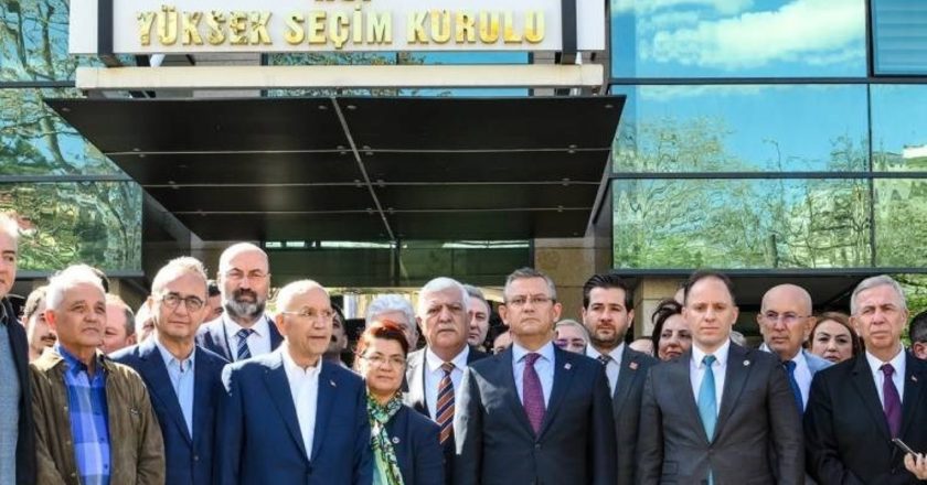 CHP Lideri Özel, Hatay'ın oldubittisine karşı ekibiyle YSK'ya gitti: “Ölüler oy kullanmaya zorlandı” – Son Dakika Siyasi Haber