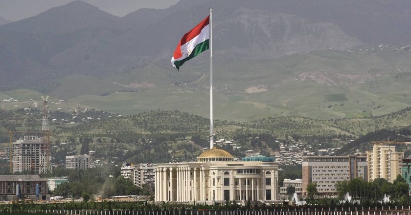 Başörtüsü yasağının ardından Tacikistan'da tüm yabancı kıyafetler yasaklandı