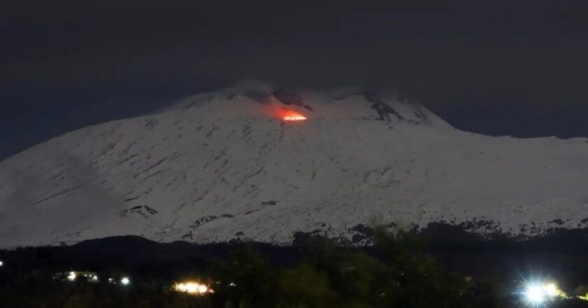 Etna Volkanında Hareketlilik: Lav Akışı meydana geldi – Son Dakika Dünya Haberleri