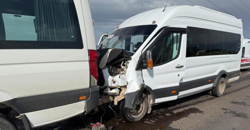Şarliurfa'da çarpıştı hizmet minibüsleri: 28 yaralandı