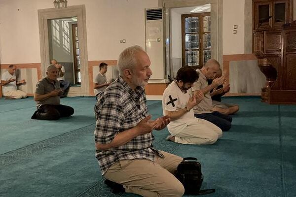 Dualar ormanlar için: Orman yangınlarının bitmesi için camilerde dua edildi