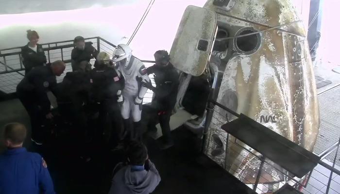 NASA’nın Crew-10 ekibi, uzaydaki 5 aylık görevinin ardından Dünya’ya döndü