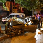 Denizli’de bir otomobil ağaca çarptı: 2 kişi öldü