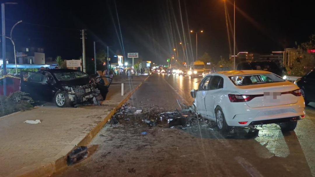 Otoyolu Antalya'daki savaş alanına dönüştüren felaket kazası: 2 ölü, 2 yaralı 2