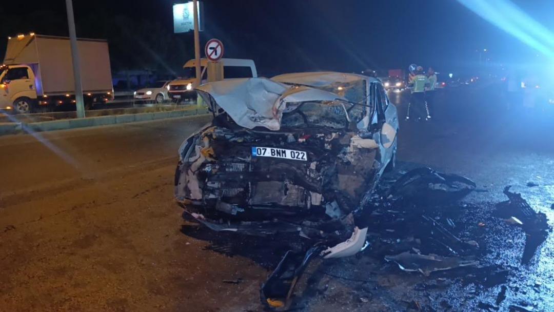 Otoyolu Antalya'daki savaş alanına dönüştüren felaket kazası: 2 ölü, 2 yaralı 3
