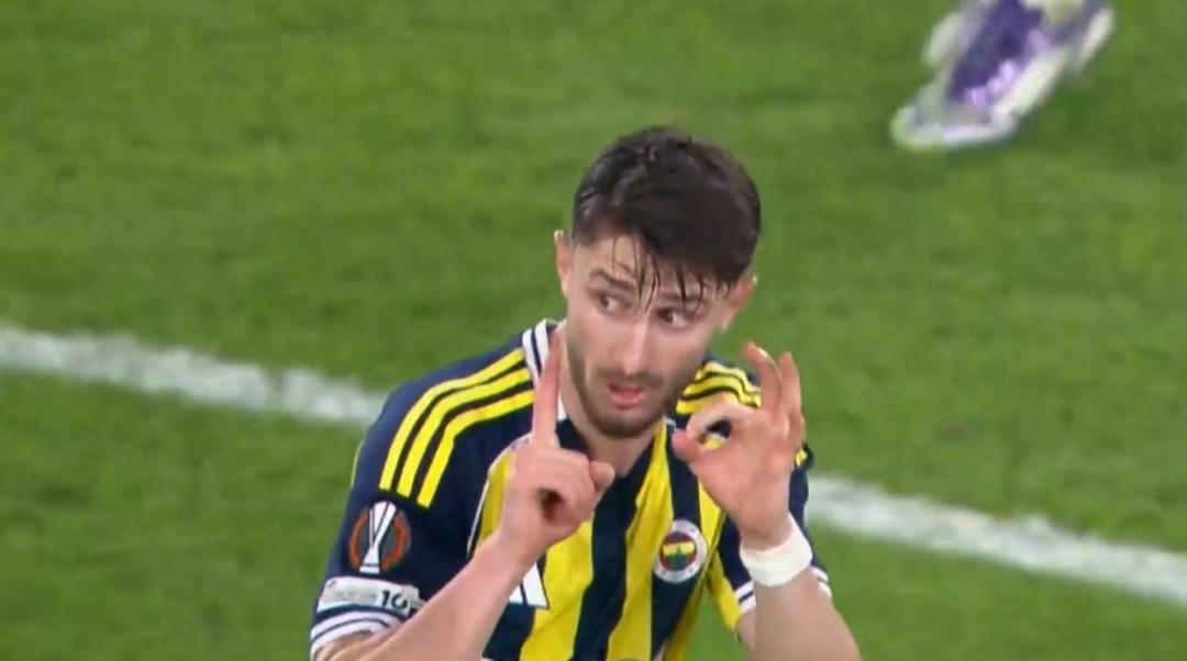 F.Bahçe milli oyuncusu İsmail Yüksek ile tartışan Stuttgartlı Deniz Undav'dan Galatasaray'a flaş paylaşım! Sosyal medya kafa karıştırıcı… 2