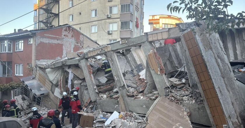 Kocaeli’de 6 katlı bina çöktü