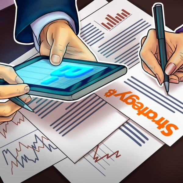 En büyük Bitcoin balinası yara alsa da BTC birikimi ile hala yüksek kârda