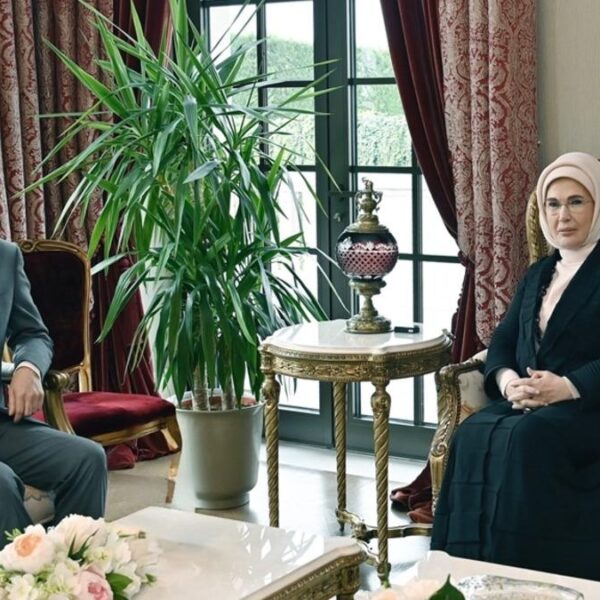 Emine Erdoğan, Çin’in Ankara Büyükelçisi ile bir araya geldi