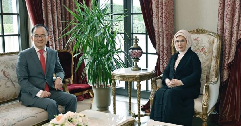 Emine Erdoğan, Çin’in Ankara Büyükelçisi ile bir araya geldi