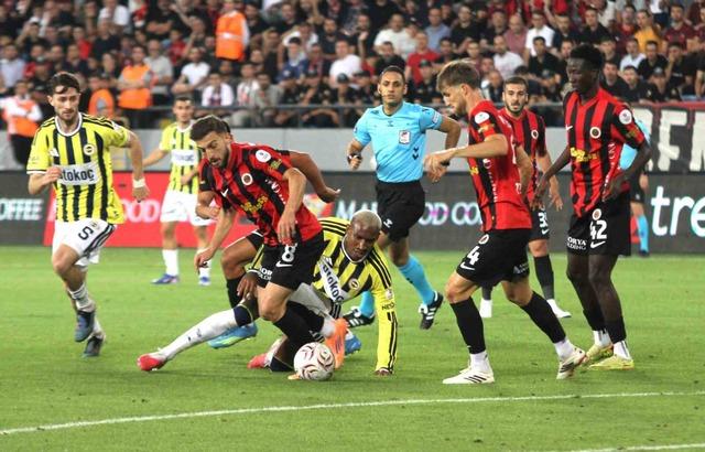 Fenerbahçe sezona şokla başladı! Gençlerbirliği deplasmanında yıkım